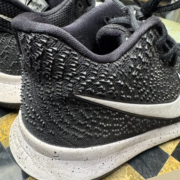 ♻️ Nike Kyrie 3 Tuxedo Basketball Shoes