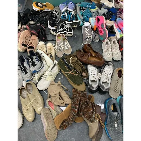 12 Pair Nike Adidas Vans Puma Brooks Gently Used Sneakers Wholesale Mixed Bundle