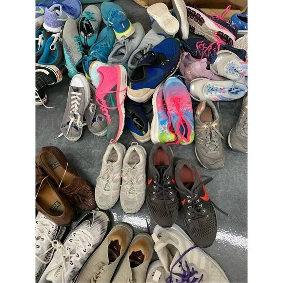 12 Pair Nike Adidas Vans Puma Brooks Gently Used Sneakers Wholesale Mixed Bundle
