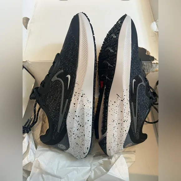 9W/7.5M - [NEW] Women's Nike Zoom Winflo 8 Shield Running Shoes Black DC3730-001