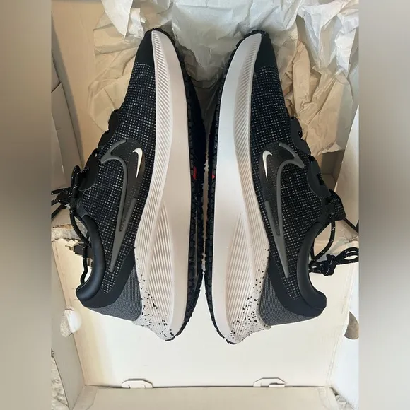 9W/7.5M - [NEW] Women's Nike Zoom Winflo 8 Shield Running Shoes Black DC3730-001