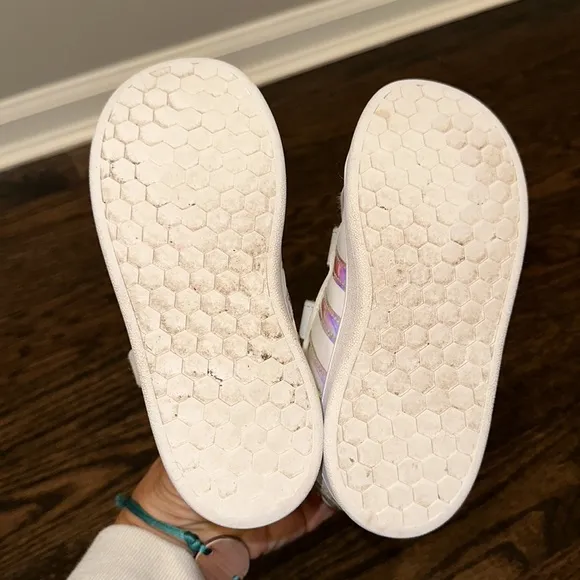 ADIDAS GRAND COURT HOLOGRAPHIC SNEAKERS. EXCELLENT CONDITION. WORN LESS THAN 10X