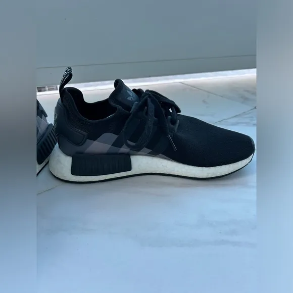 adidas NMD R1 Core Black   Vapour Pink Sneakers (size 8.5)