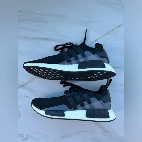 adidas NMD R1 Core Black   Vapour Pink Sneakers (size 8.5)