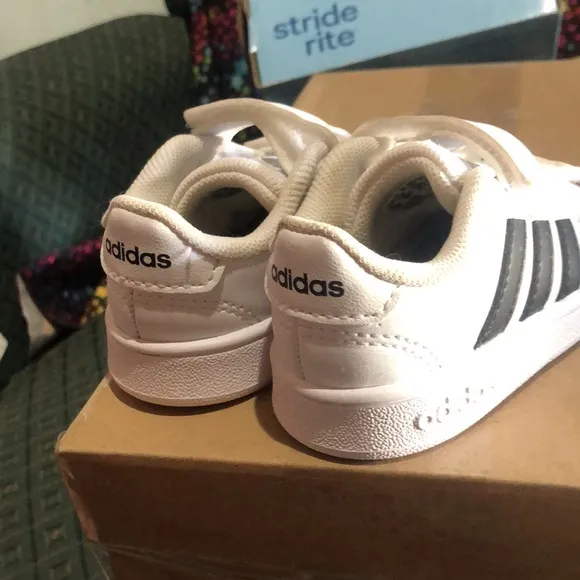 adidas Unisex-Baby Grand Court 2.0 Hook And Loop Tennis Shoes 👟