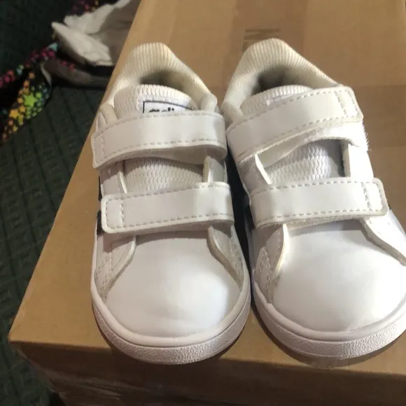 adidas Unisex-Baby Grand Court 2.0 Hook And Loop Tennis Shoes 👟