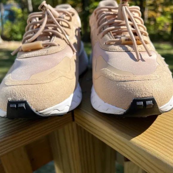 Adidas women shoes trainers size 8.5 beige pale nude‎