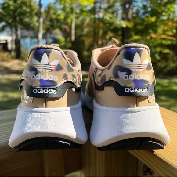 Adidas women shoes trainers size 8.5 beige pale nude‎