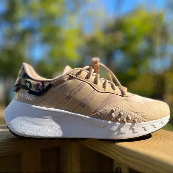 Adidas women shoes trainers size 8.5 beige pale nude‎