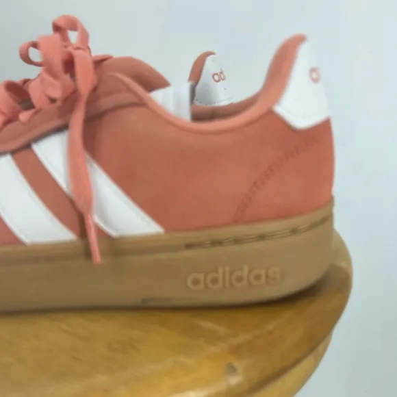 Adidas Womens Grand Court Alpha Coral Tennis Shoes Size 8 orange/tan