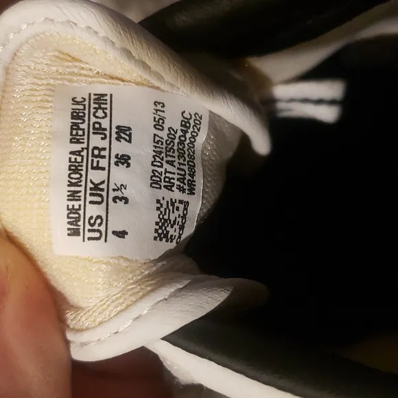 Adidas youth boys girls indoor training sneakers shoes 4