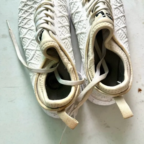 APL Techloom Phantom Mesh Stretch Athletic Shoes Beige Cream Size 7.5