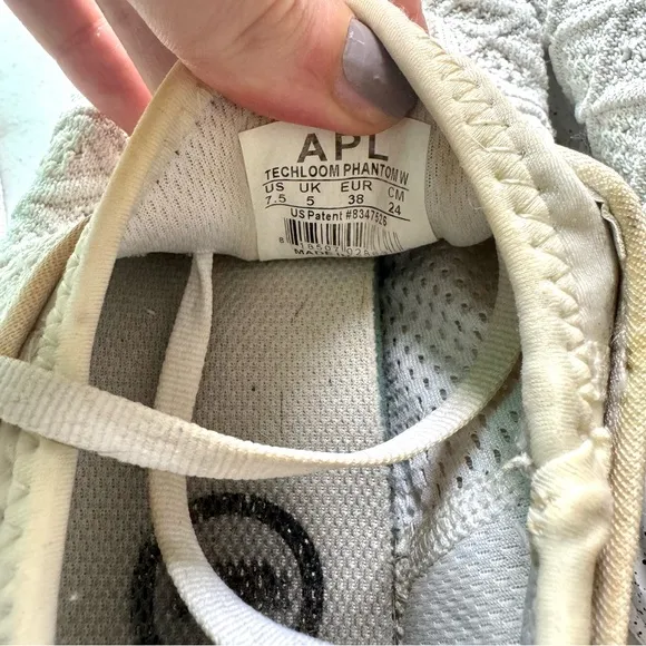 APL Techloom Phantom Mesh Stretch Athletic Shoes Beige Cream Size 7.5