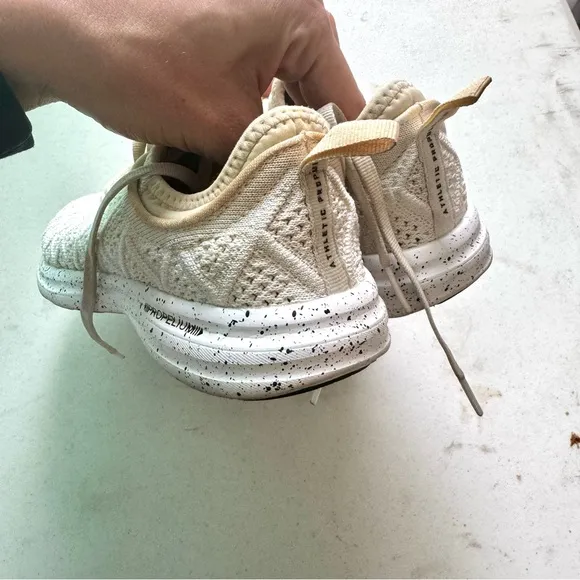 APL Techloom Phantom Mesh Stretch Athletic Shoes Beige Cream Size 7.5