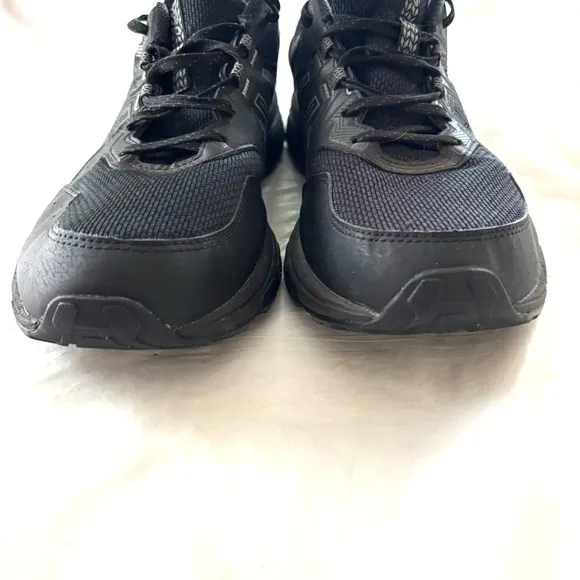 Asics Gel-Venture 8 Trail Running sneakers Black White SZ 9.5 Worn 1X Indoors