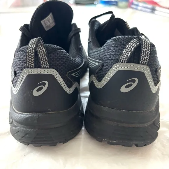 Asics Gel-Venture 8 Trail Running sneakers Black White SZ 9.5 Worn 1X Indoors