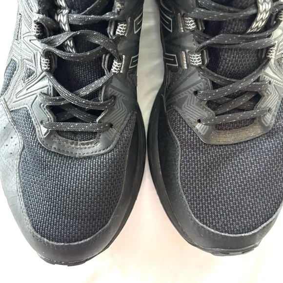 Asics Gel-Venture 8 Trail Running sneakers Black White SZ 9.5 Worn 1X Indoors