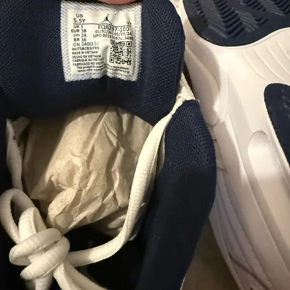Boys Jordan Max Aura 6