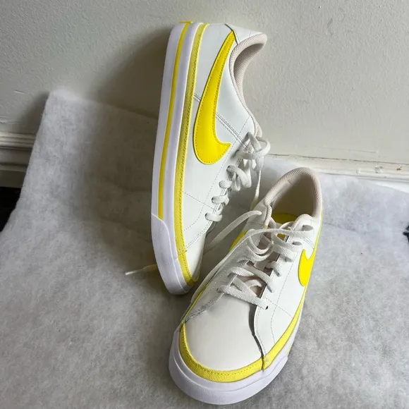 Boy's Nike Court Legacy Sneakers Size 7Y White Yellow