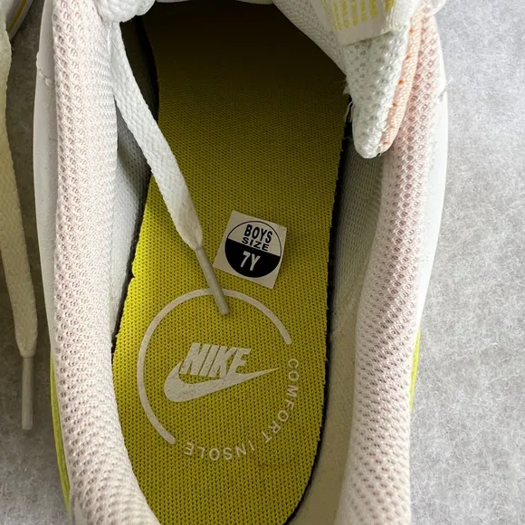 Boy's Nike Court Legacy Sneakers Size 7Y White Yellow