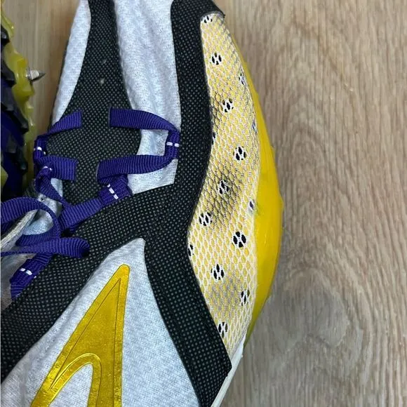 Brooks ELMN8 Track and Field Running Shoes with Spikes in Gold/Purple size 10