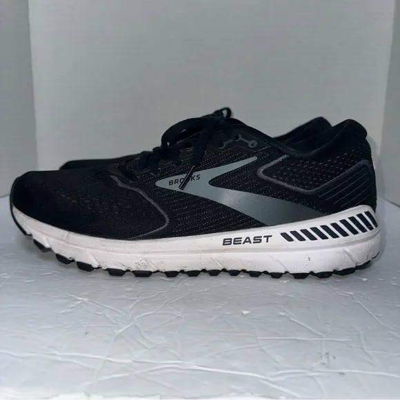 Brooks Men’s Black/White/Gray Beast 20 Lace Up Tennis Shoes Sneakers- Size 11.5