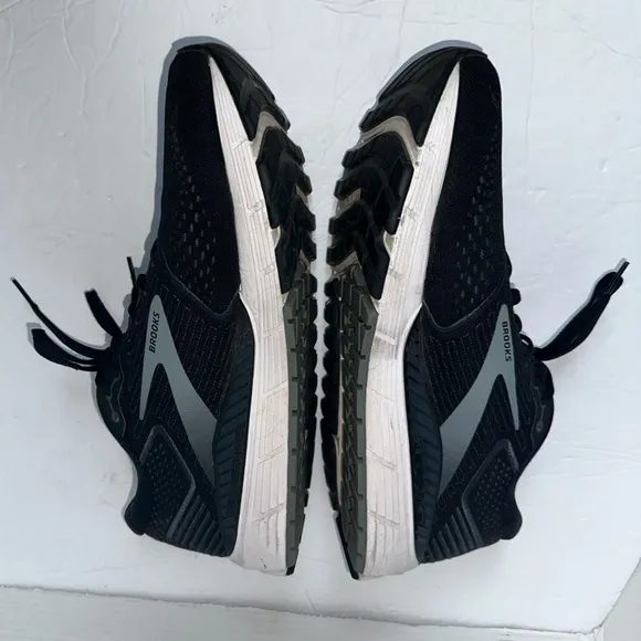Brooks Men’s Black/White/Gray Beast 20 Lace Up Tennis Shoes Sneakers- Size 11.5