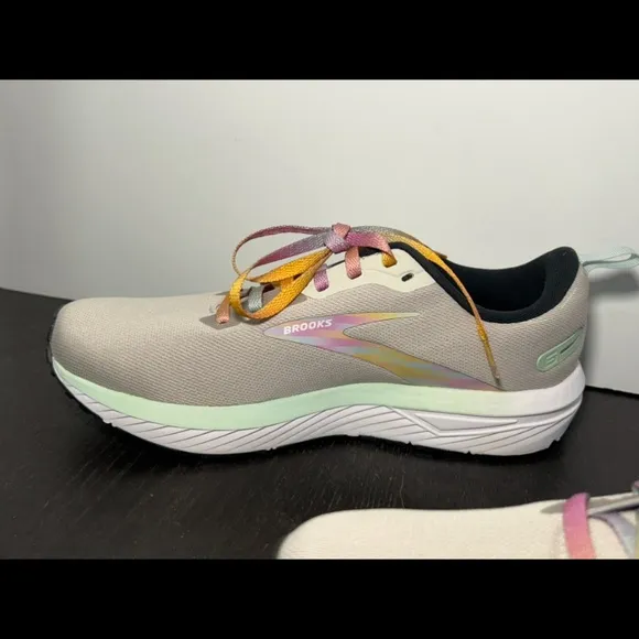 Brooks Revel 6 Running Shoes Sneakers Limited Edition Womans 10.5