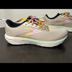 Brooks Revel 6 Running Shoes Sneakers Limited Edition Womans 10.5