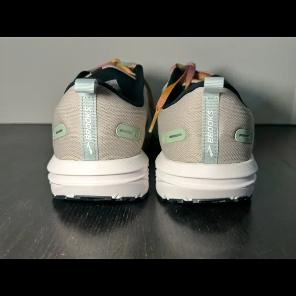 Brooks Revel 6 Running Shoes Sneakers Limited Edition Womans 10.5