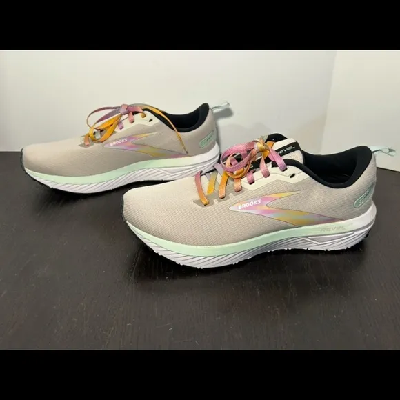 Brooks Revel 6 Running Shoes Sneakers Limited Edition Womans 10.5