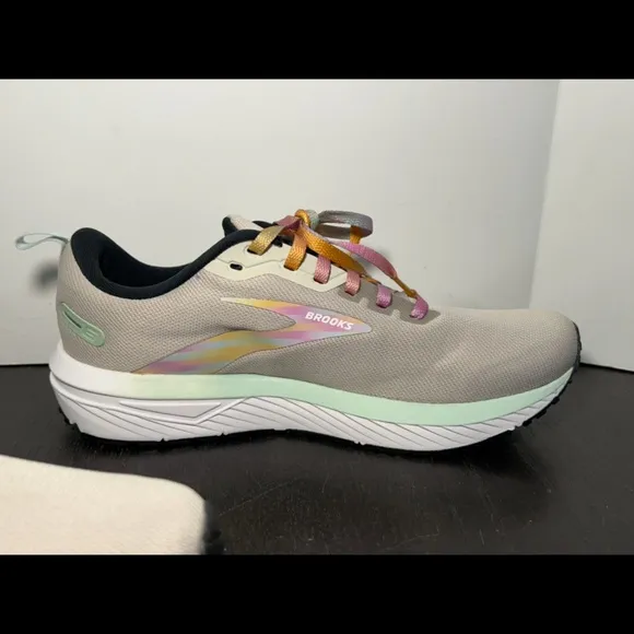 Brooks Revel 6 Running Shoes Sneakers Limited Edition Womans 10.5