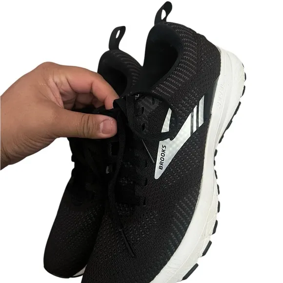 Brooks Women's Black and White Running Shoes “Revel 5” size 6.5