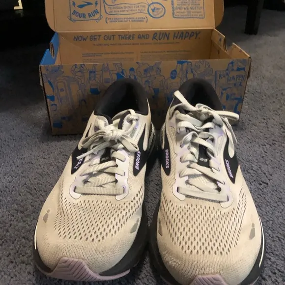 Brooks Women's Running Shoes - Gray and Purple