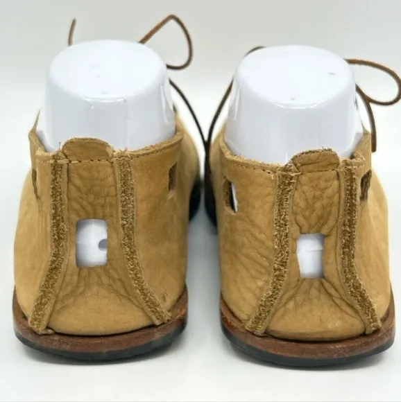 Cydwoq Women Size 39.5 READ !!! Tan Nubuck leather. Lace Up Flats