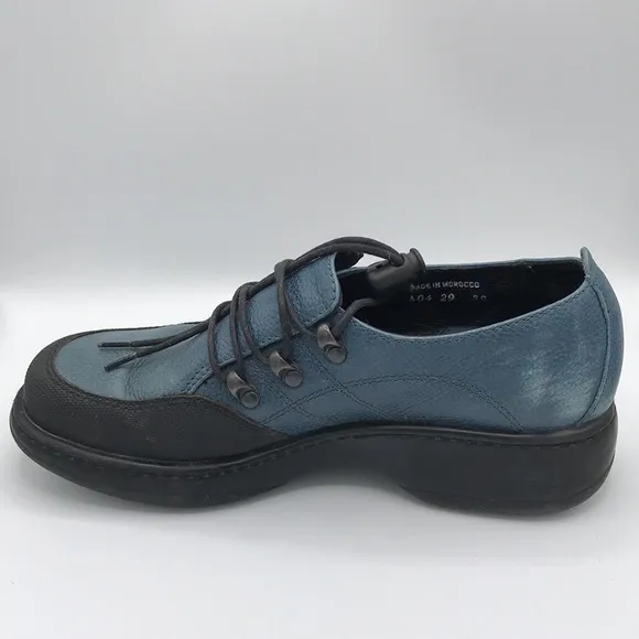 Dansco blue leather shoes with black toggle laces, size 38 (7.5)