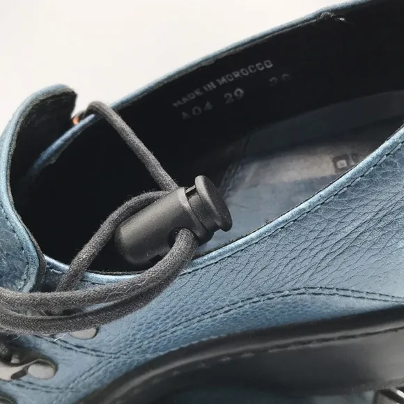 Dansco blue leather shoes with black toggle laces, size 38 (7.5)