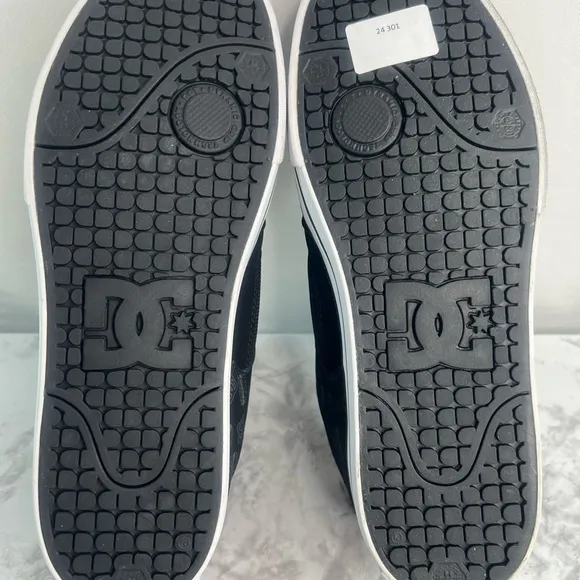 DC x Bobs Burger Court Graffik Men's Shoes Size 11 SKU#24301