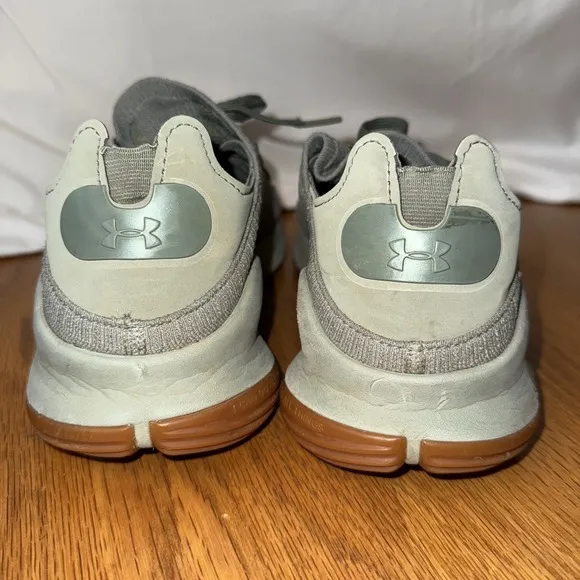DS UNDER ARMOUR CURRY 4 IV LOW GROVE GREEN 2018 MEN'S SIZE 10 GUM 3000083-301