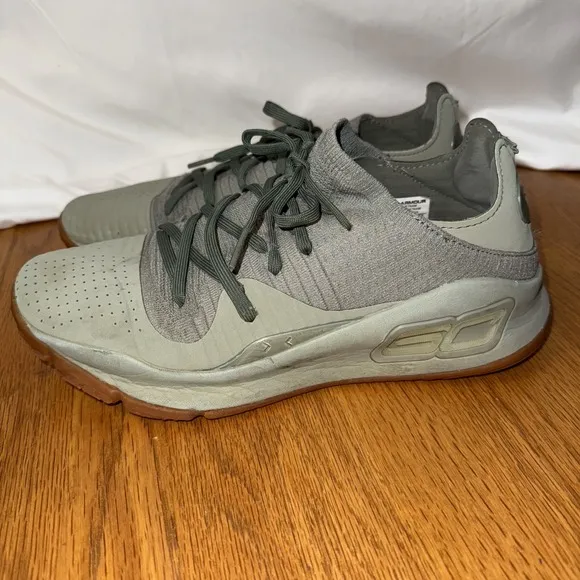 DS UNDER ARMOUR CURRY 4 IV LOW GROVE GREEN 2018 MEN'S SIZE 10 GUM 3000083-301