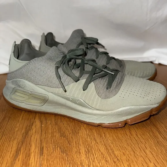 DS UNDER ARMOUR CURRY 4 IV LOW GROVE GREEN 2018 MEN'S SIZE 10 GUM 3000083-301