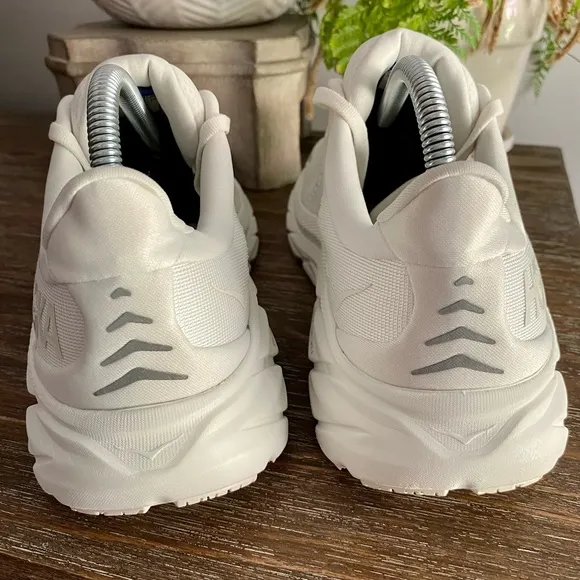 Hoka Clifton 8 Athleisure Athletic Running Sneakers Shoes Women’s 9B White