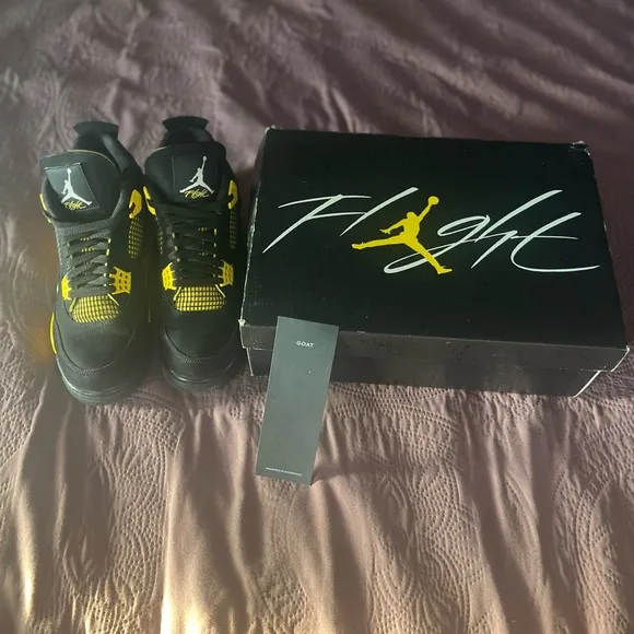 Jordan 4 yellow thunders size 11