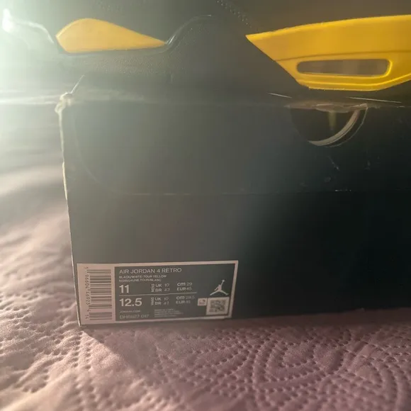 Jordan 4 yellow thunders size 11