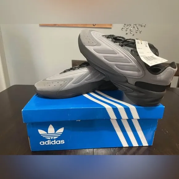 Men Adidas Ozelia athletic shoes (never worn)