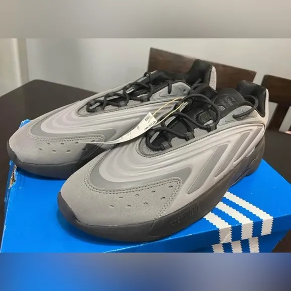 Men Adidas Ozelia athletic shoes (never worn)