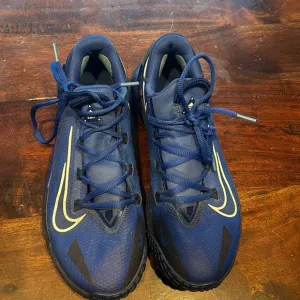 Mike Trout turf shoes size 7
