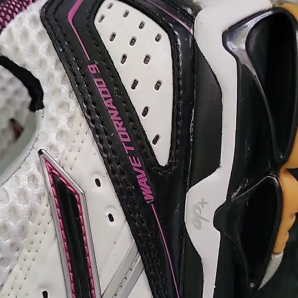Mizuno wave tornado 9 athletic shoes womens size 10