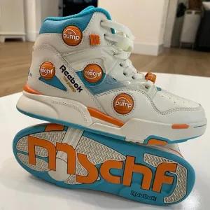 Mschf Reebok Pumps. Size 6 NWOB