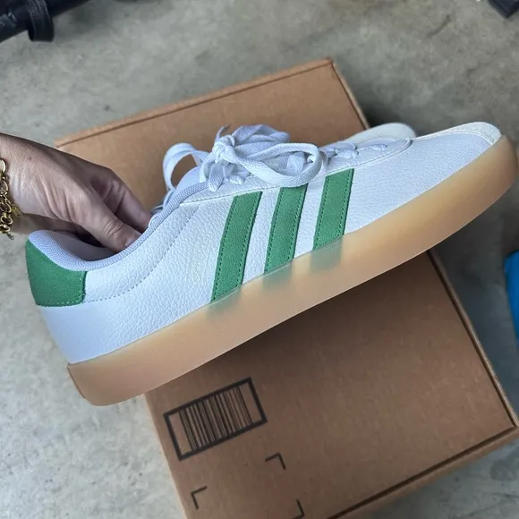 NEW Adidas VL COURT 3.0 SHOES in Cloud White/Green/Alumina, Size Men’s 10.5